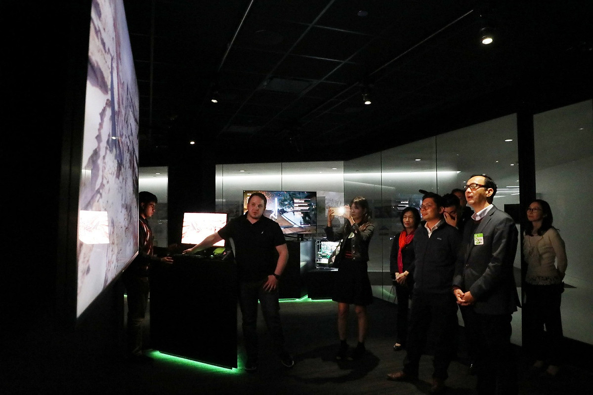 朱立倫在NVIDIA，了解AI技術應用展示 圖：朱立倫辦公室提供