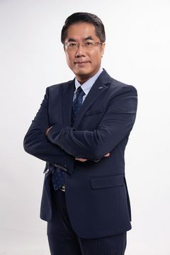 台南市長黃偉哲14日出席行政院會指出，今年警政署又要撥補400位警員給台南市，估計會增加地方4億元支出。而台南市現有警察已逾4千位，警力過於充沛，希望中央妥善處理。 圖：臺南市政府網站