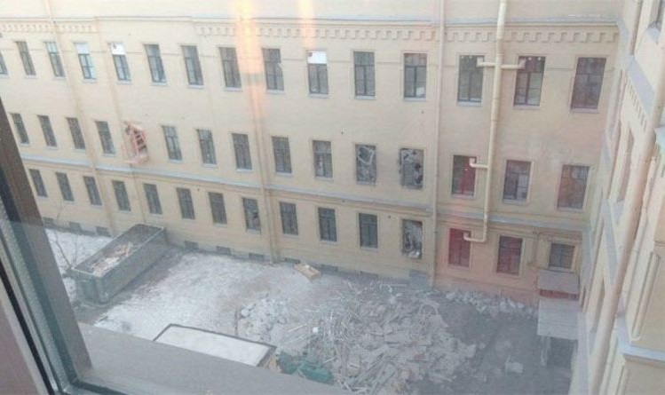俄國聖彼得堡國立資訊科技機械與光學大學（ITMO University）發生建築物部分倒塌事故。 圖／翻攝自推特