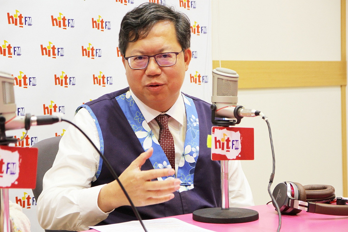 桃園市長鄭文燦盼中央補助一半警察人事預算，相信政院有能力斡璇解決，有信心不會發生流浪警察的問題。 圖：「Hit Fm《周玉蔻嗆新聞》製作單位/提供