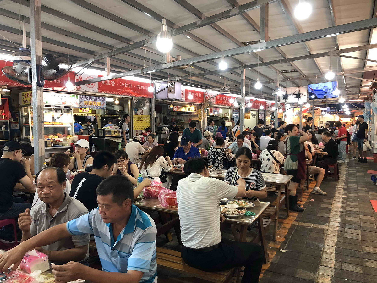龜吼漁夫市集是萬里蟹主要產地之一，提供生鮮美味、價錢公道的萬里蟹。 圖：新北市農業局/提供