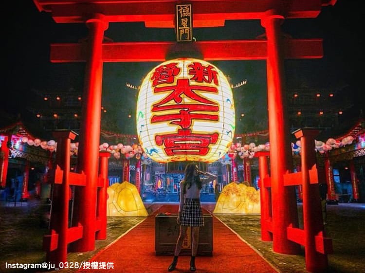 新營太子宮巨型的祈福燈籠，有著「台版雷門」的稱號。 圖：翻攝自instagram ju_0328／開放權限