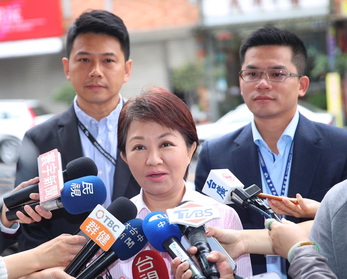 台中市長盧秀燕今日參加活動時，對昨日蘇貞昌的「掃帚說」表達看法，認為中央近期嚴重失言，使人心惶惶。 圖 : 台中市政府/提供（資料照片）