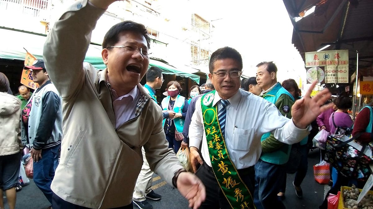 林佳龍陪同黃振彥拜票的直播點閱數有7萬多人。 黃振彥競選總部/提供