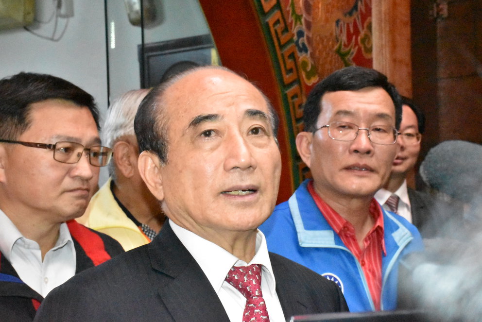 王金平(中)完全尊重國民黨中央決定的總統初選機制。 圖：孫家銘／攝