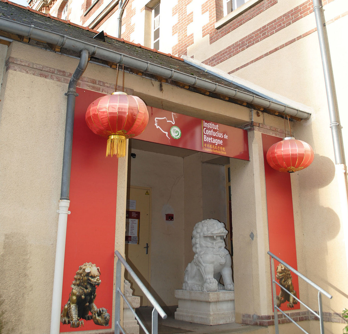 英國保守黨人權委員會18日發表報告指出，中國的孔子學院威脅全球學術及言論自由，建議英國大學與孔子學院暫停合作。（示意圖：法國布列塔尼孔子學院） 圖：翻攝自維基百科