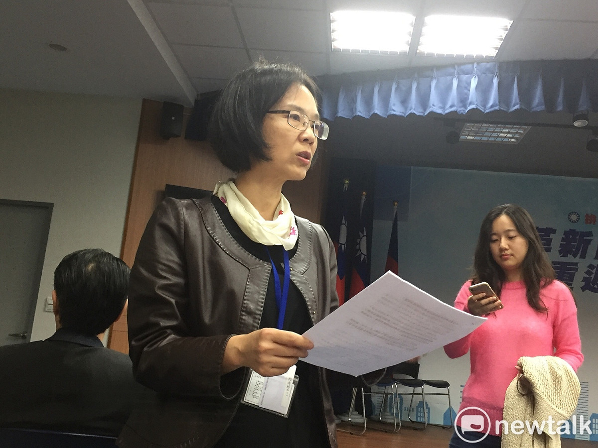 文傳會代理主委程美華下午轉述中常會內容。 圖：趙婉淳／攝