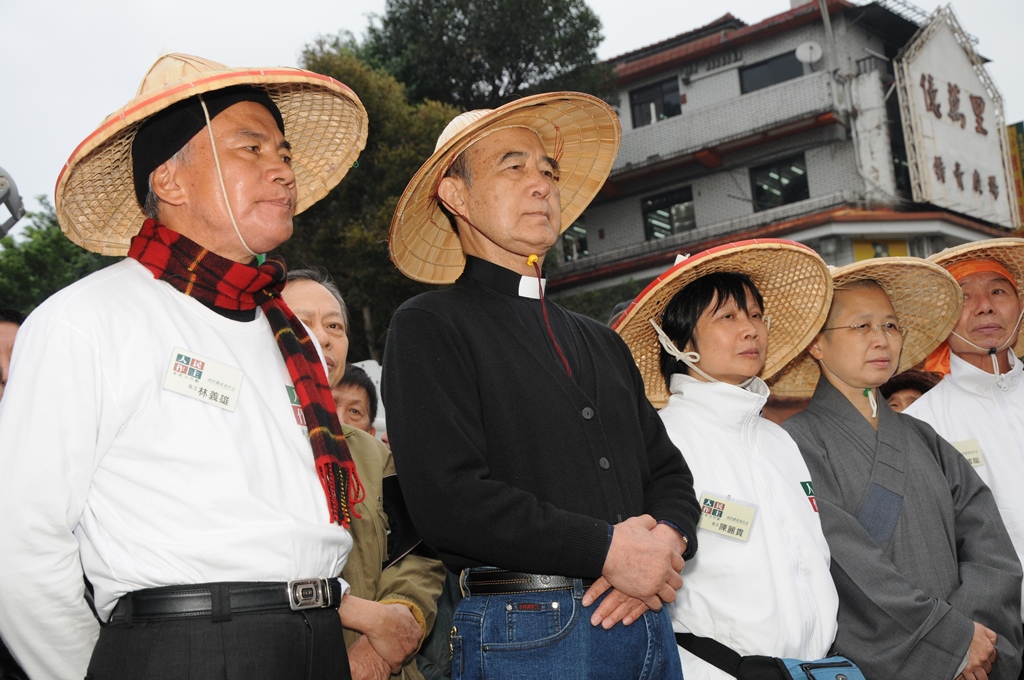 2009.12.26人民作主運動千里苦行，高俊明與林義雄出席該項活動。 圖：邱萬興/攝