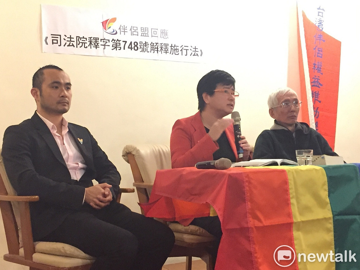 伴侶盟上午召開記者會，回應行政院版的同婚專法草案。 圖：趙婉淳／攝