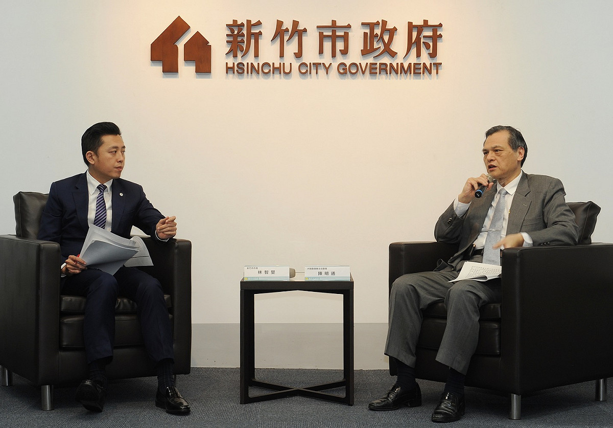 陸委會主委陳明通（右）今（20）日拜會新竹市長林智堅（左）。 圖：陸委會提供