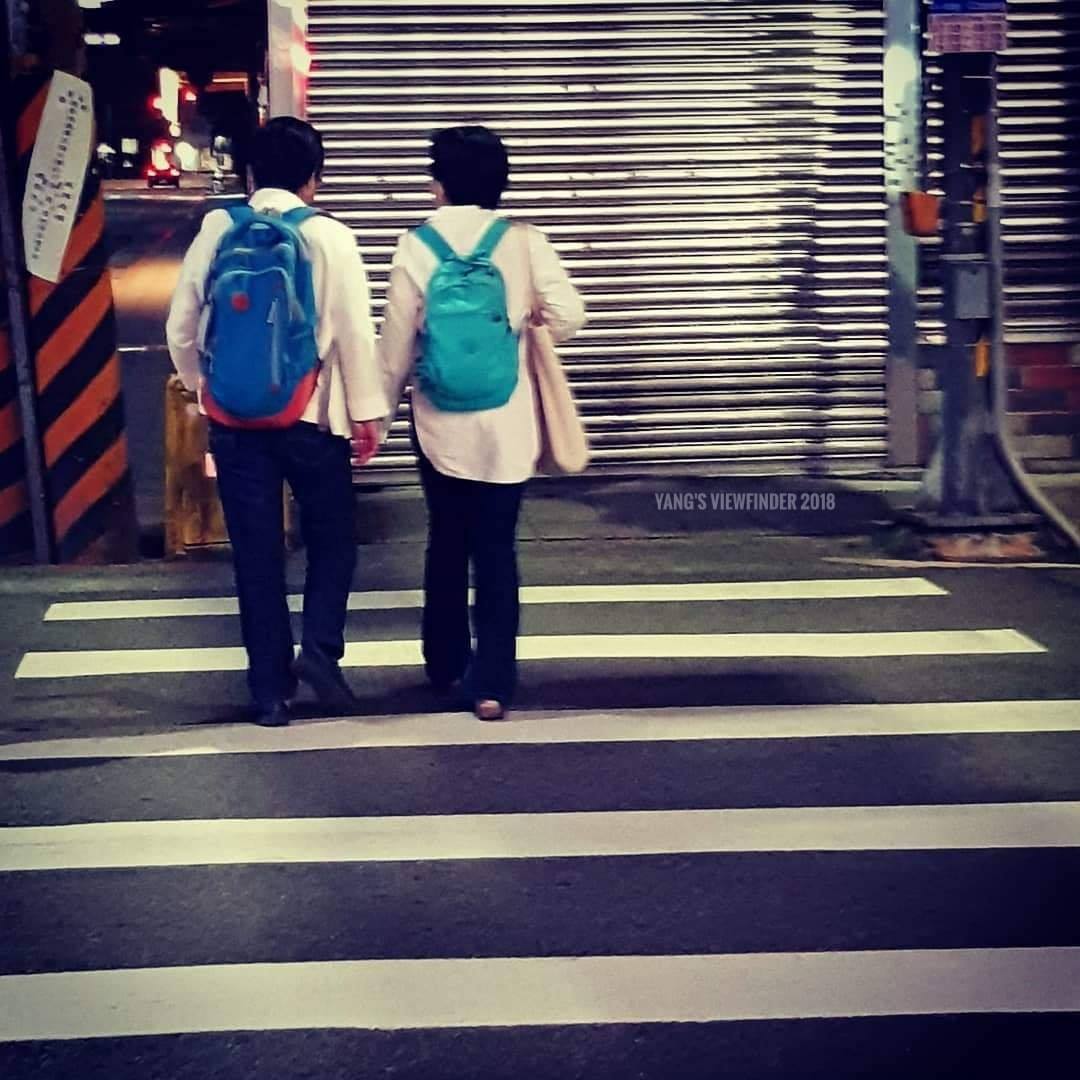 長期投入婚姻平權運動的伴侶盟理事長許秀雯（左）與伴侶盟秘書長簡至潔（右）。 圖：台灣伴侶權益推動聯盟提供