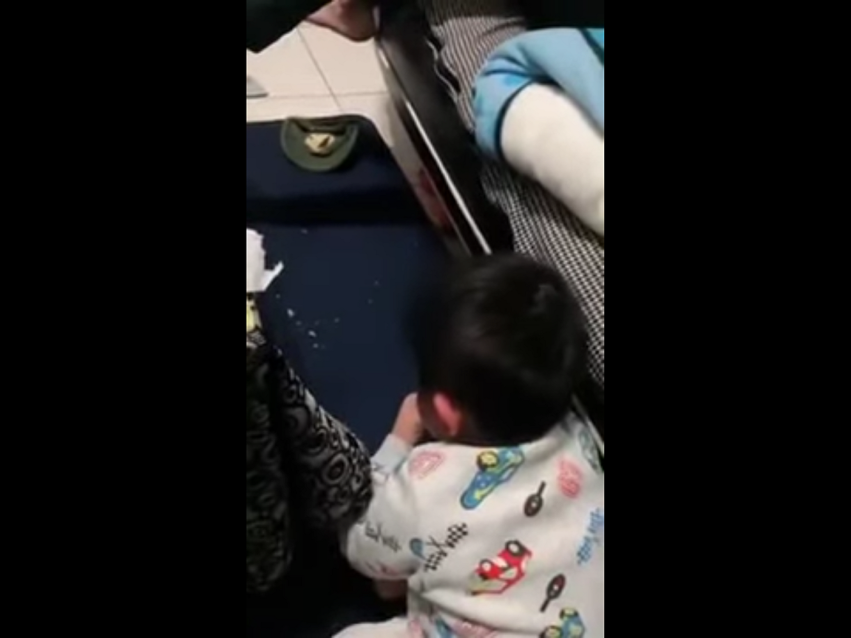 警方已進行了解並通知家暴中心派社工前往關切，目前確知影片中有人涉施暴，不確定是否是家長施暴，但確定的是家長沒有住在網友聚集的地點外，至於疑遭施暴的小孩也送往親友家安置，目前安全無虞。 圖：翻攝自Youtube