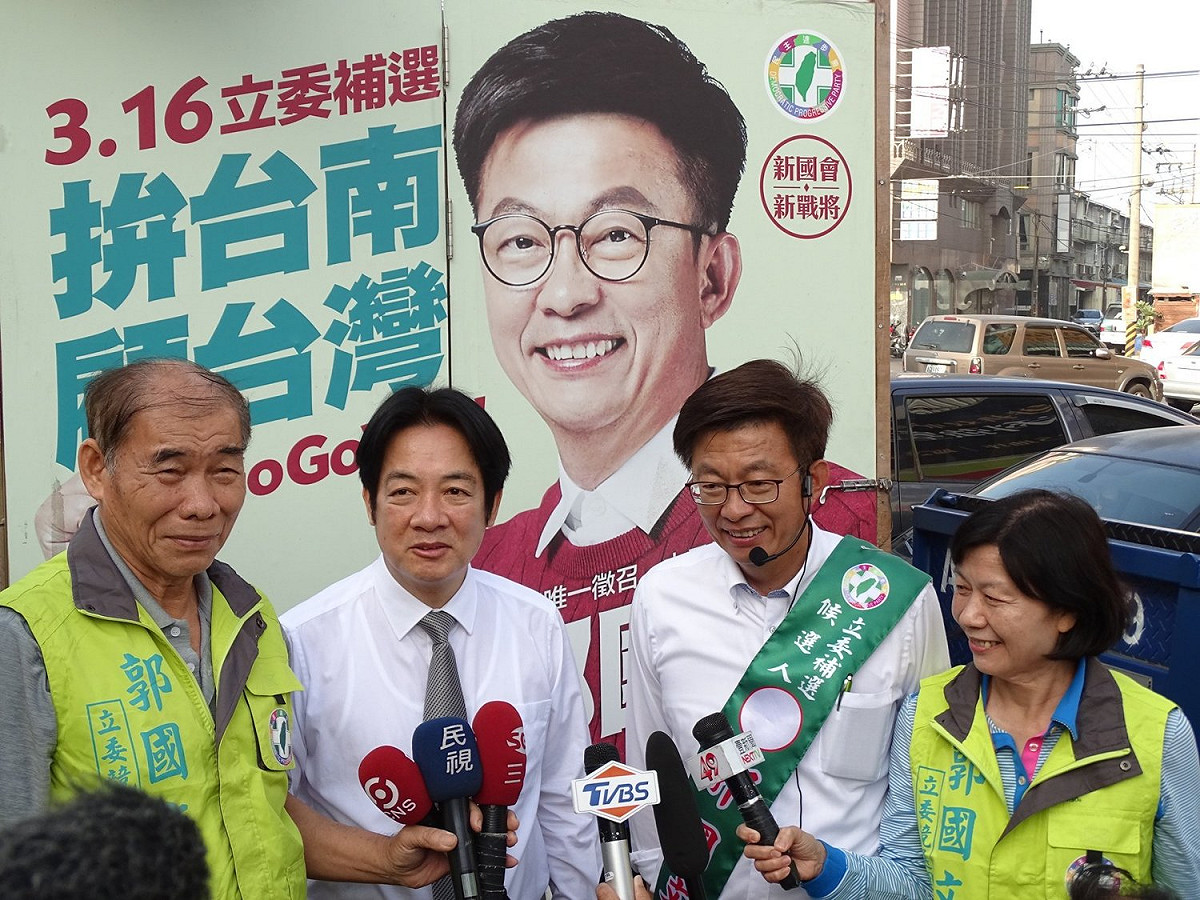 前行政院長賴清德陪同台南第二選區立委補選候選人郭國文至善化進行拜票。 圖：翻攝自郭國文臉書（資料照片）