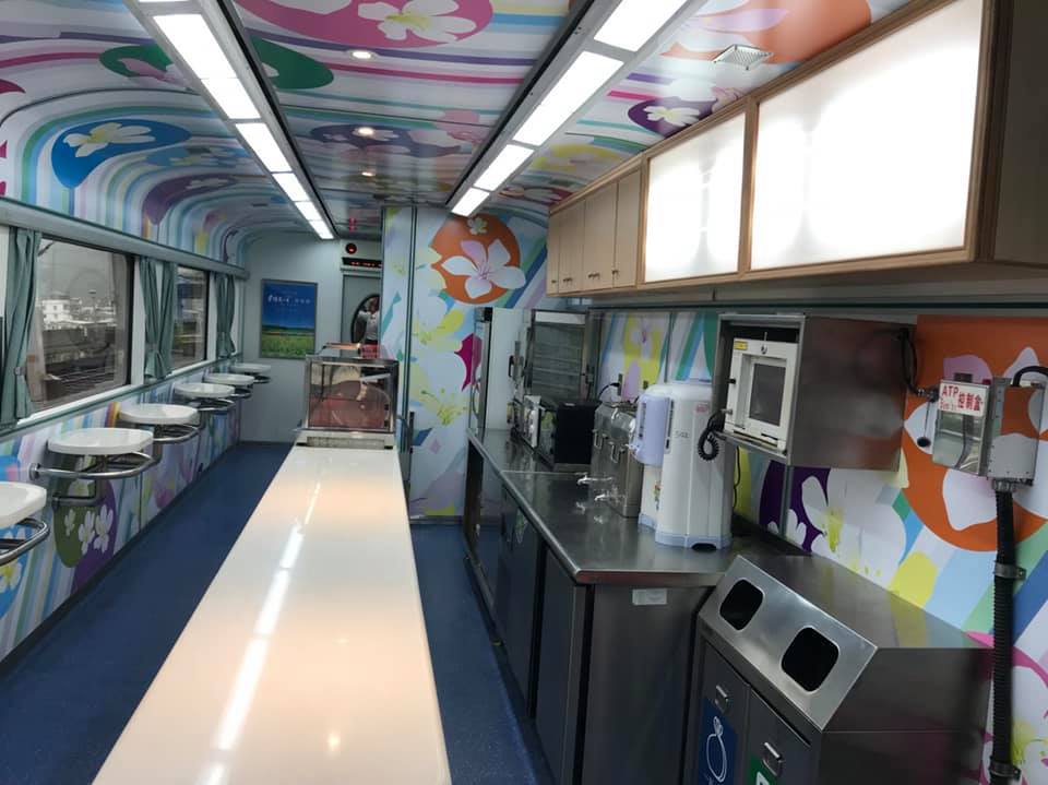 台鐵觀光列車經翻修後首次曝光。 圖：翻攝自fun台鐵臉書粉絲專頁