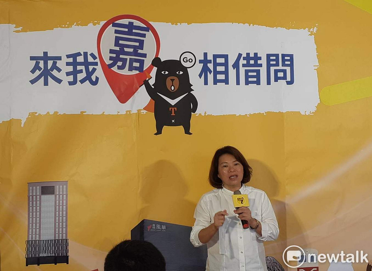 嘉義市長黃敏惠今天主持「借問站」記者會。 圖：蔡坤龍/攝