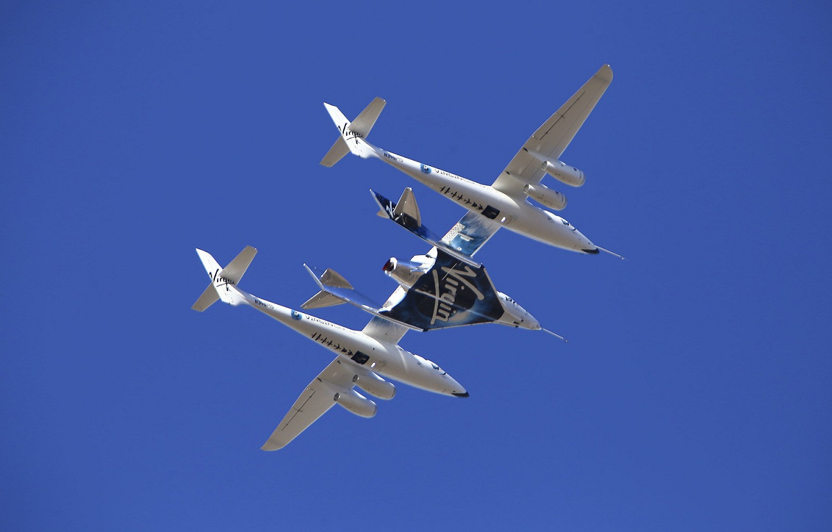 太空船二號（SpaceShipTwo）及太空船「團結號」（VSS Unity），從加州莫哈維沙漠（Mojave）發射，並飛上海拔89.9公里的高空。 圖：達志影像/美聯社