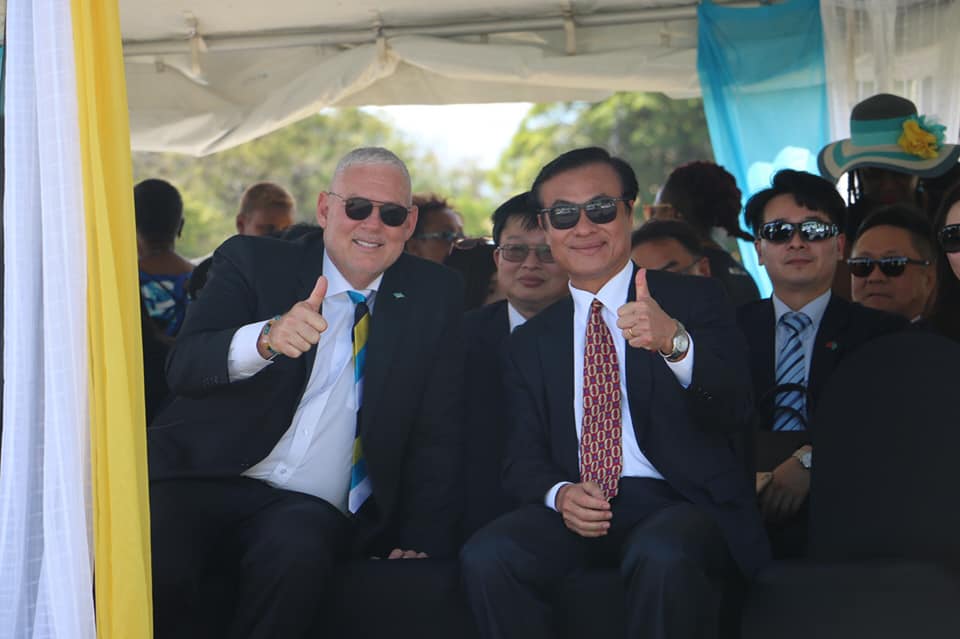 蘇嘉全與查士納總理一起在觀禮台欣賞露國獨立紀念日遊行。
 圖：蘇嘉全臉書