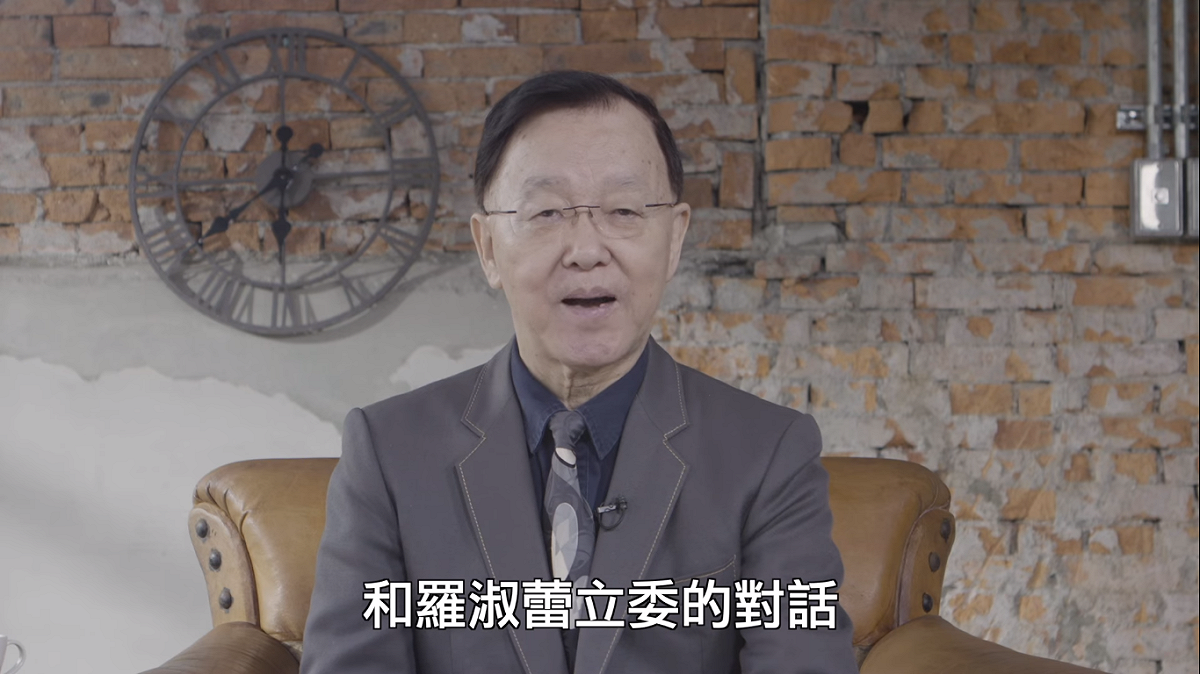 「誰摔死了李新」影片，邀知名主播盛竹如擔任旁白。 圖：截自誰摔死李新粉專影片
