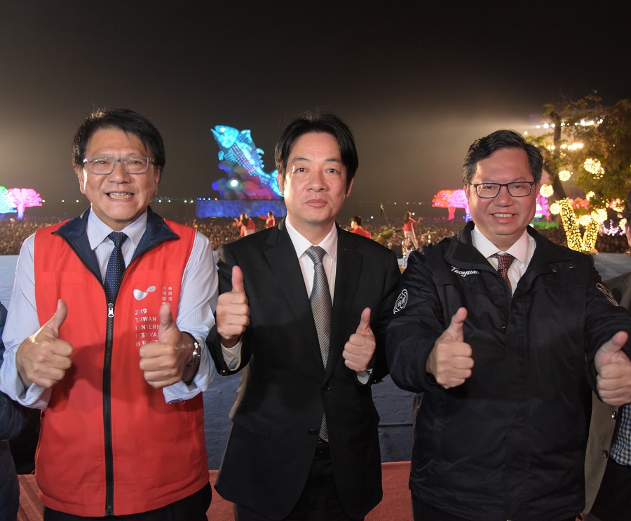 賴清德與鄭文燦今晚專程前來屏東欣賞台灣燈會，受到潘孟安縣長熱情歡迎， 圖：屏東縣政府/提供
