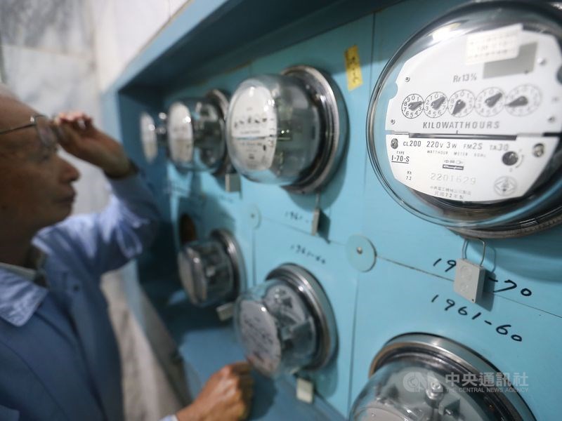 經濟部將在3月中下旬召開電價費率審議會，依燃料成本估算，電價有調漲空間。 （中央社檔案照片）