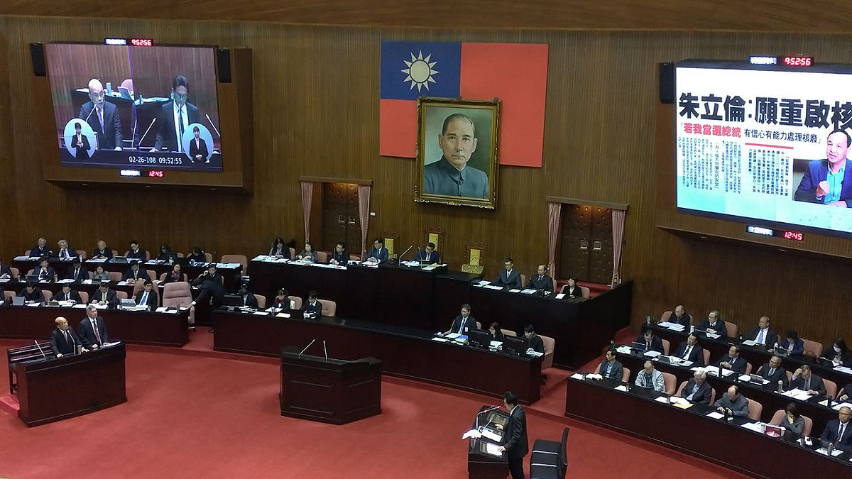 蘇貞昌今天前往立法院備詢。 圖：陳佩君／攝