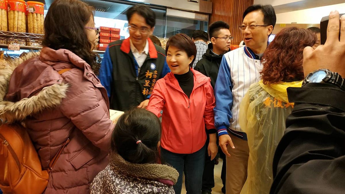 柯呈枋很感謝台中市長盧秀燕讓他調任台中市政府參議，更感謝盧抽空來助選。 圖：柯呈枋競選總部/提供