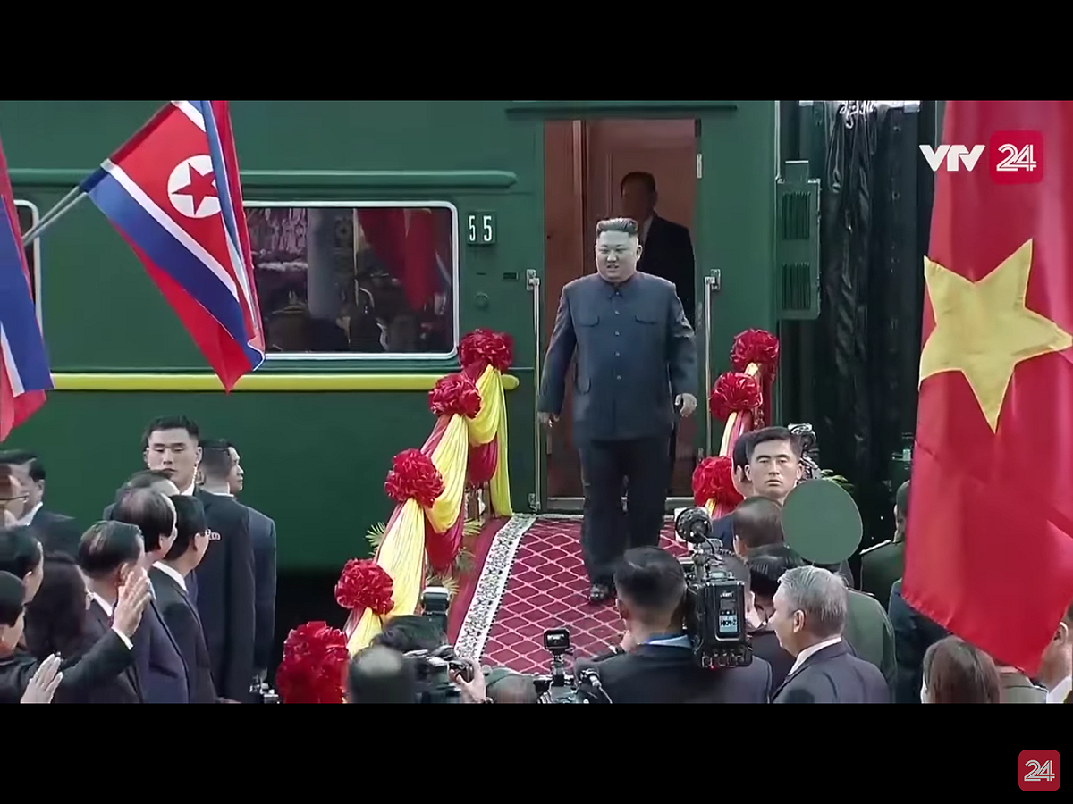 金正恩今天上午抵達越南國門同登火車站。 圖：翻攝自Youtube