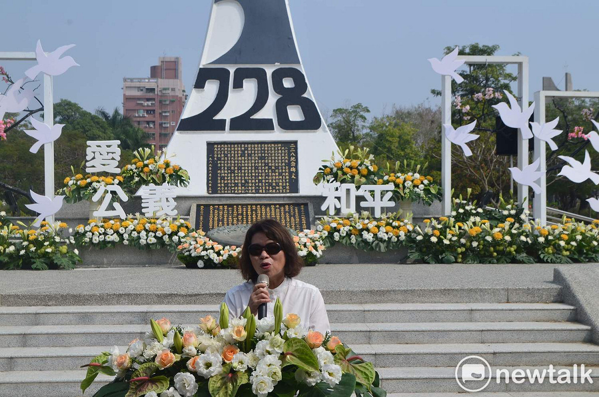 嘉義市長黃敏惠在二二八追思會上，呼籲大家記取歷史教訓，不要重蹈覆轍。 圖：蔡坤龍/攝