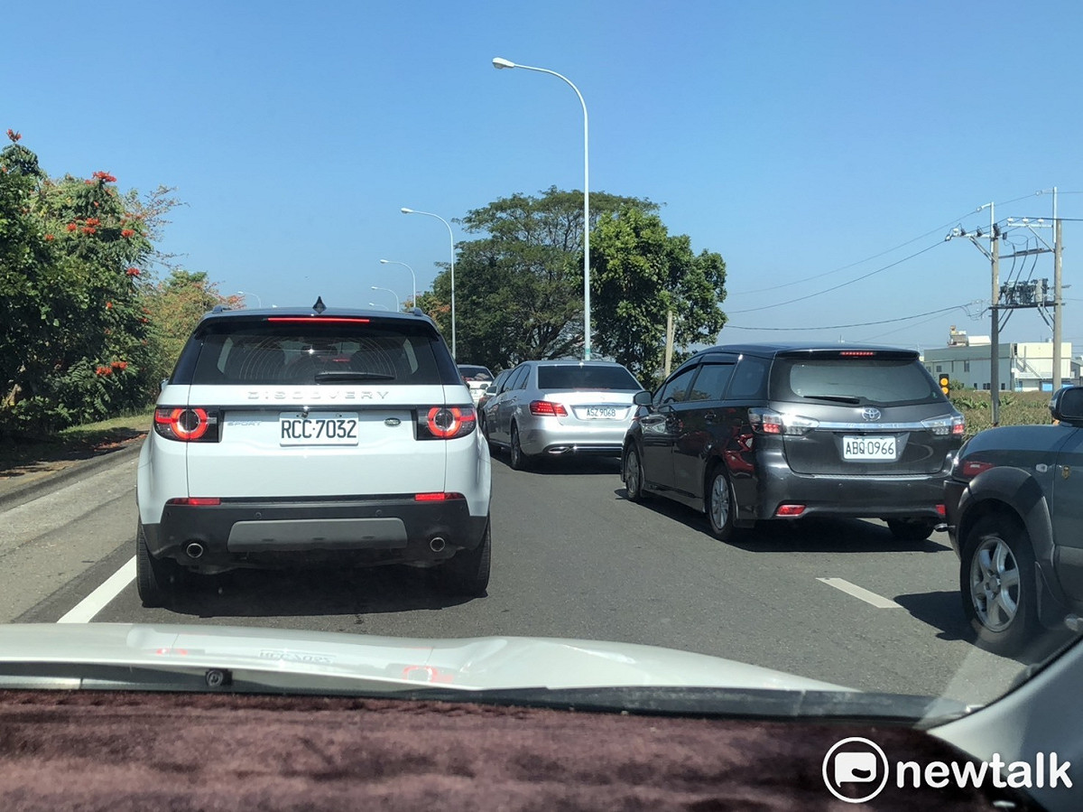 228連假首日，國道湧現大量車潮。 圖：張嘉哲/攝（資料照片）