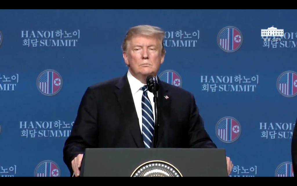 美國川普就川金二會一事進行會談後記者會。 圖：翻攝自 The White House Youtube頻道