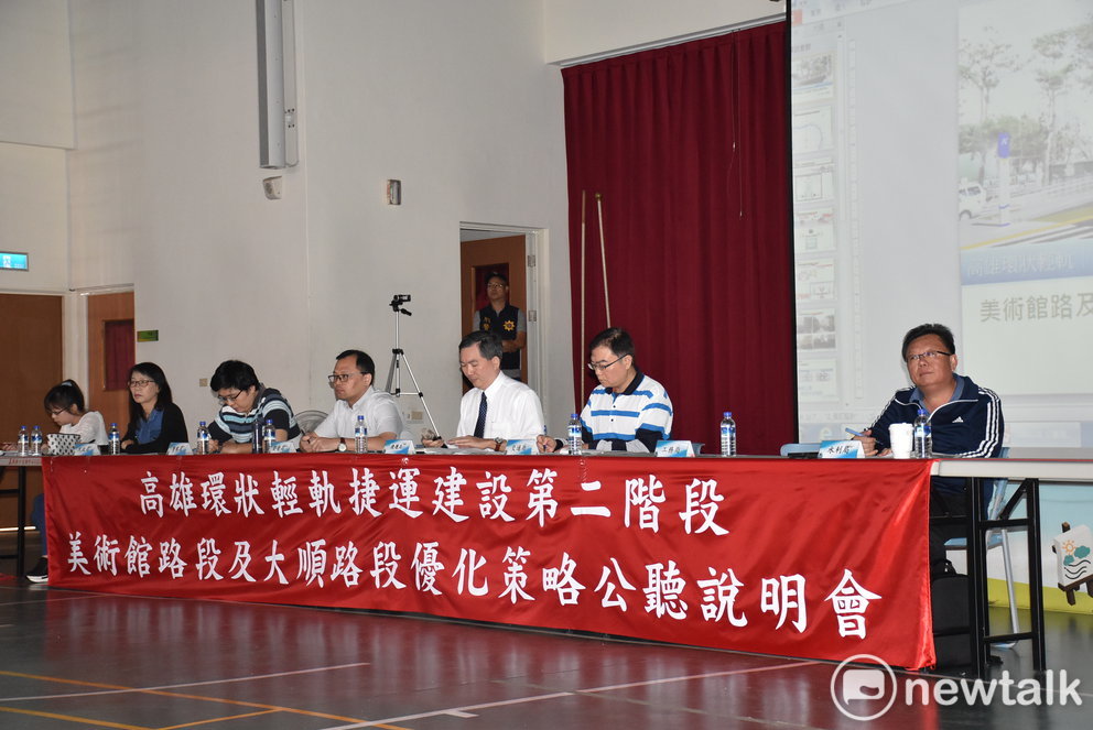 高雄市政府捷運局今天針對輕軌二階爭議路段舉辦第一場公聽會。 圖：孫家銘／攝