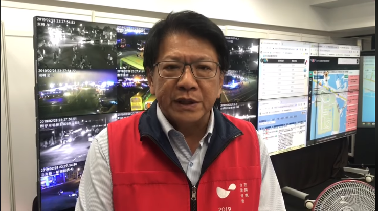 屏東縣長潘孟安因為燈會交通問題而在臉書向民眾致歉。 圖：翻攝自潘孟安臉書影片