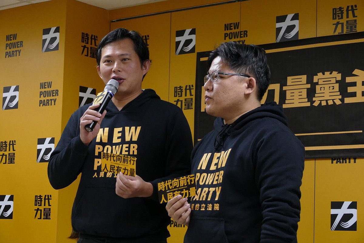 前主席黃國昌今日卸下職務，交棒給新任主席邱顯智。 圖：時代力量/提供