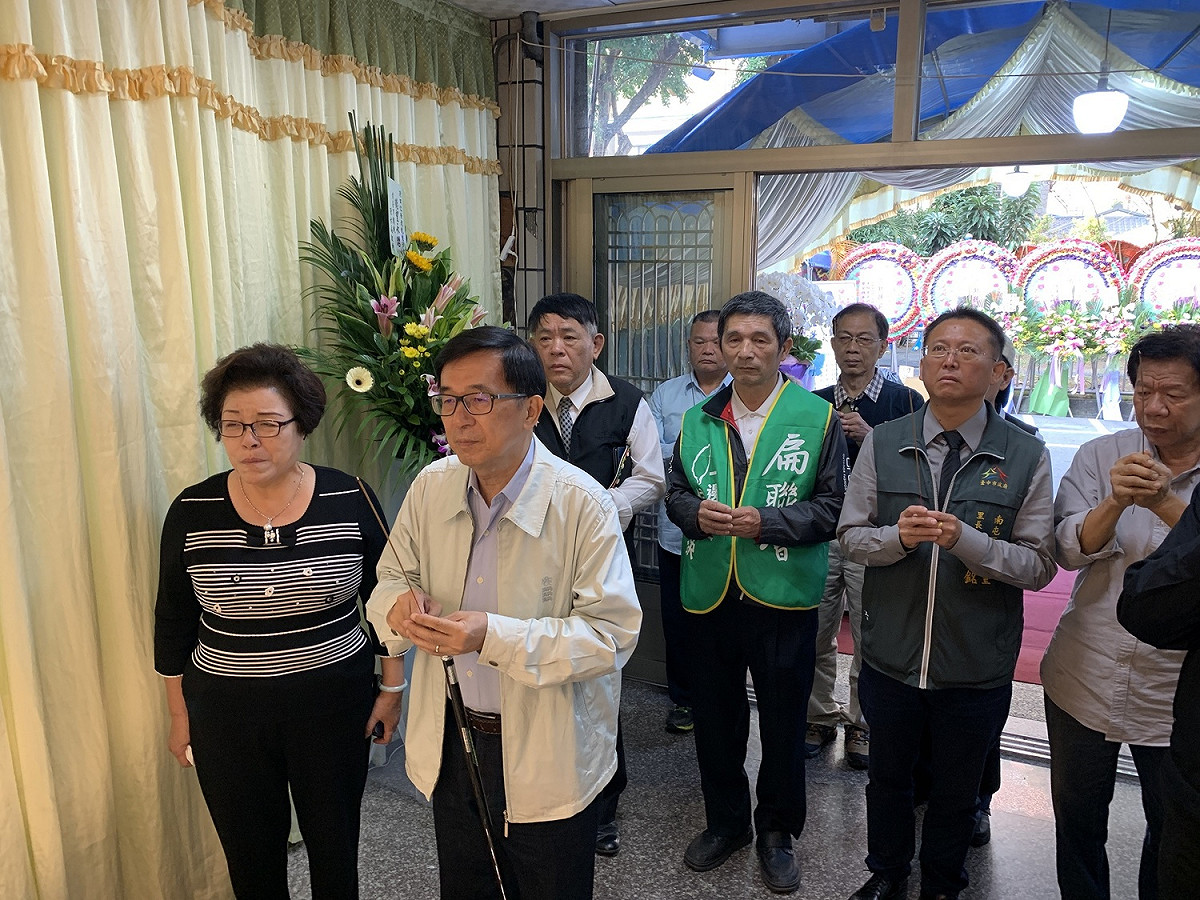 陳水扁到陳仁榮靈前拈香。 圖 : 台中市議員邱素貞/提供