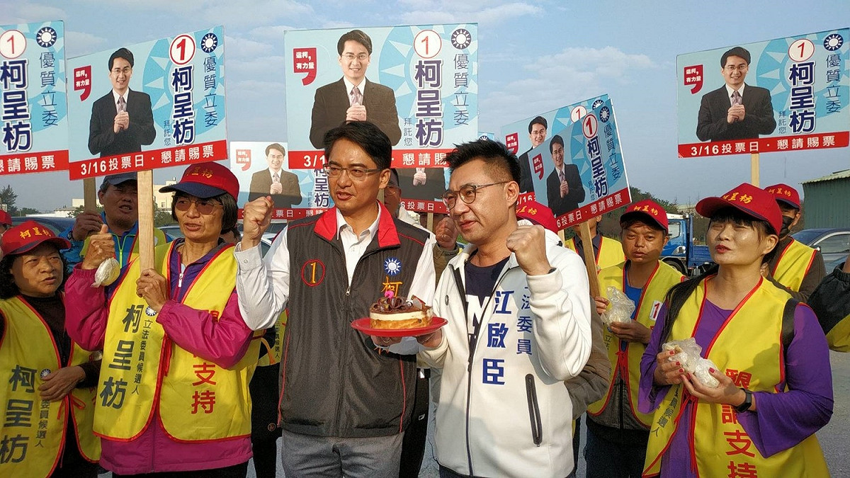 江啟臣生平第一次在大馬路邊過生日。 圖：柯呈枋競選總部/提供