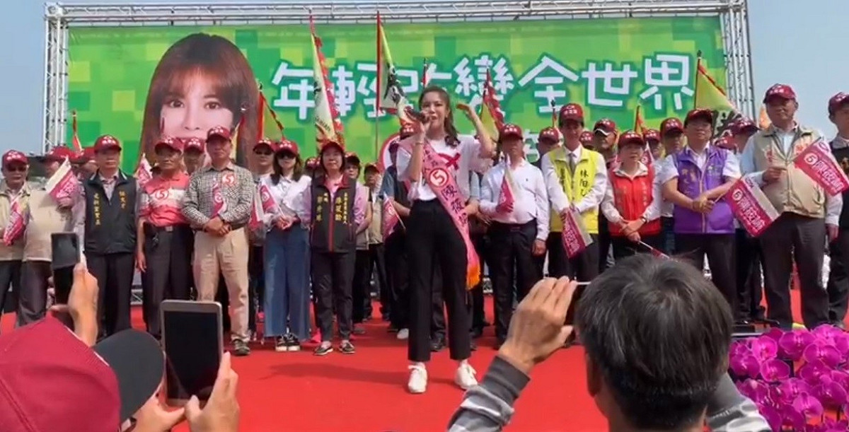 退出民進黨投入台南市第二選區立委補選的陳筱諭，競選色彩仍充滿綠色。 圖:翻攝自陳筱諭臉書專頁。