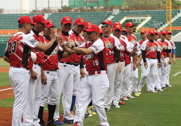 職棒退役聯盟終場以10比3獲勝。 圖：高雄市政府提供