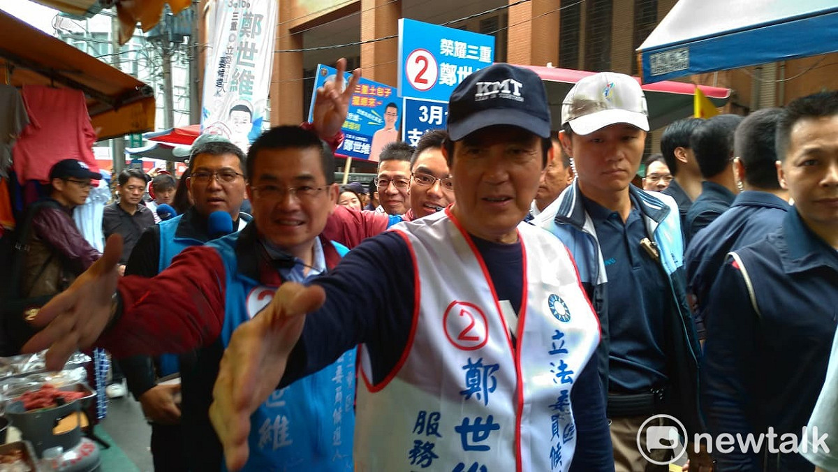 馬英九今天前往市場掃街拜票。 圖:陳佩君/攝
