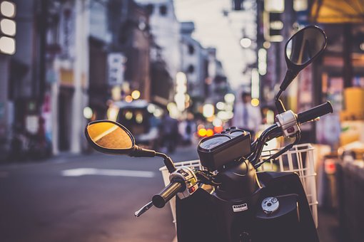 機車肇事率居高不下，交通部公路總局規劃將從4月16日試辦「機車駕照補助」，民眾在考機車駕照之前，先上3天的駕訓班，考取駕照後就可領取1000元補助。 圖： pixabay