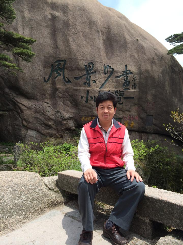 涉嫌貪汙的桃園市議員邱佳亮向法院聲請暫時解除限制出境，法院裁准解除限制出境5日，但邱佳亮需付50萬保證金。 圖：翻攝自邱佳亮臉書