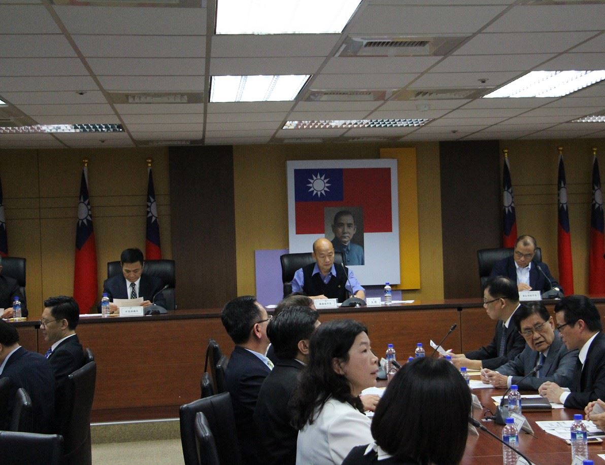 高雄市政府兩岸工作小組今（4）日下午召開首次會議，但拒絕公開直播引發議論。 圖：高雄市政府/提供