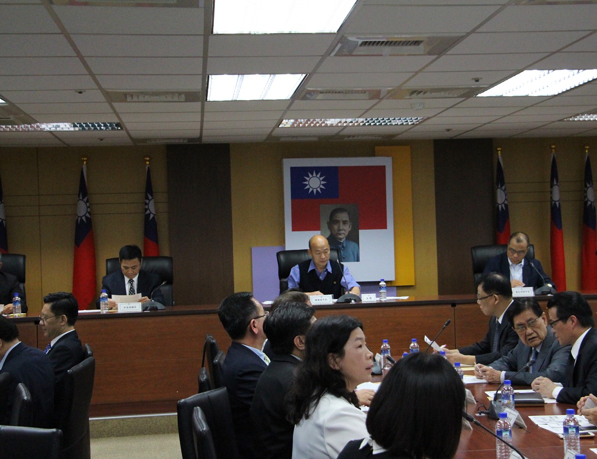 韓國瑜主持市府兩岸小組第一次會議。 圖：高雄市新聞局／提供