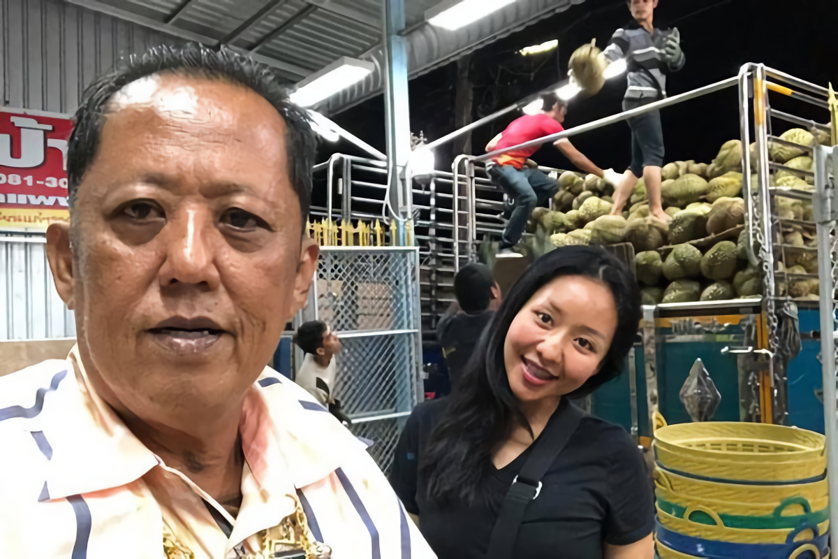 泰國榴槤富商替自己 26 歲的小女兒徵婚，網友搶認岳父。 圖／翻攝自泰國網