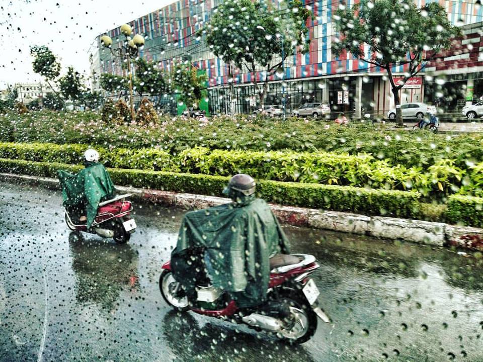 中央氣象局表示， 7日各地氣溫明顯下降，加上華南雲系移入，各地又濕又冷。 圖：張嘉哲/提供
