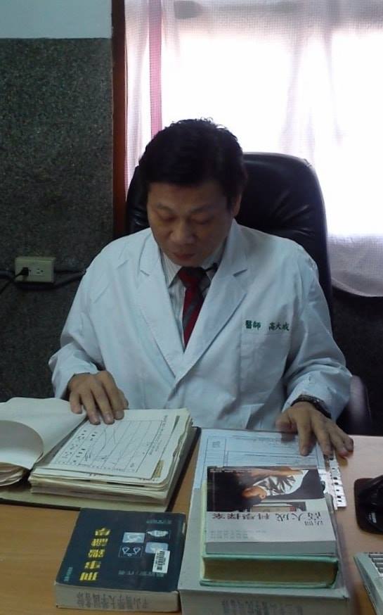震驚社會的新店「廚餘桶女嬰屍」案，法醫高大成解釋鑑定是否為「死胎」的方法。 圖：翻翻高大成臉書粉絲專頁