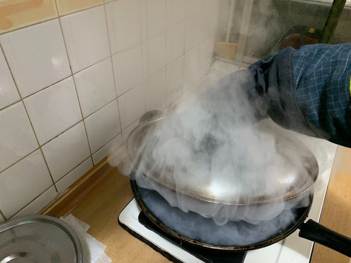住宅用火災警報器可偵測濃煙或高溫，在火災初期發出警報聲，台北市消防局統計，目前安裝率超過7成5。 圖：台北市消防局／提供