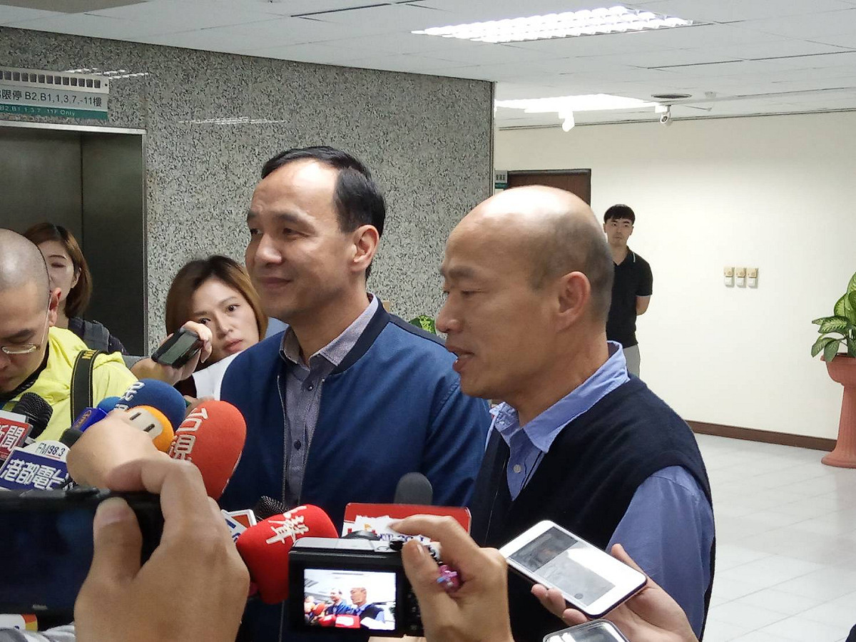 國民黨總統參選人韓國瑜(右)VS.新北市前市長朱立倫(左) 圖：孫家銘／攝(資料照片)