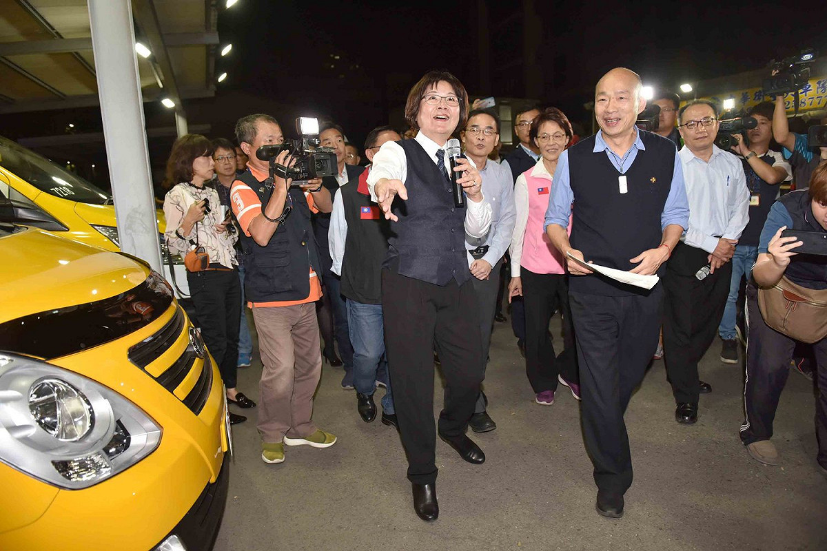 韓國瑜巡視計程車隊。 圖：高雄市新聞局／提供