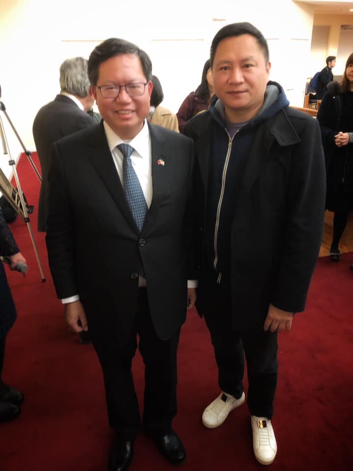 桃園市長鄭文燦訪美，民運人士王丹在臉書附上與鄭文燦的合影。 圖：翻攝王丹网站 Wang Dan's Page臉書