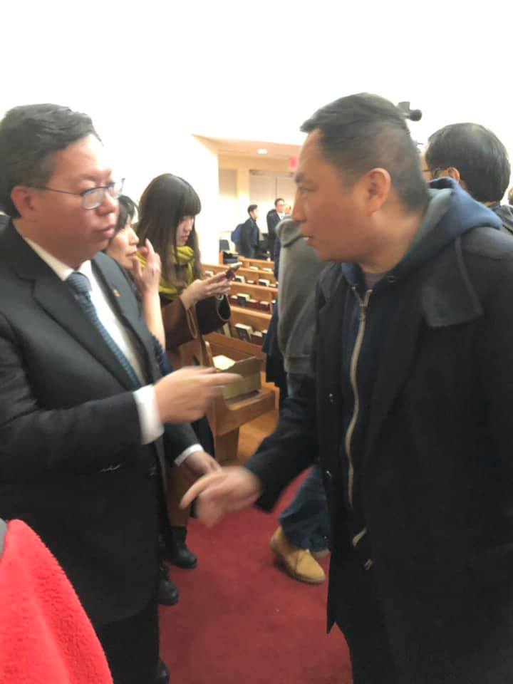 桃園市長鄭文燦訪美，民運人士王丹在臉書附上與鄭文燦的合影。 圖：翻攝王丹网站 Wang Dan's Page臉書